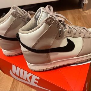 ⚠️box is damaged⚠️ no box unless asked for⚠️-Size:11W 9 1/2M -NIKE DUNK HIGH